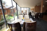 Foxoso Aaristo Baga Beach Resort