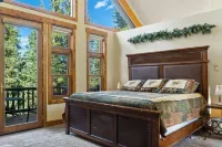 The Lodge at Spruce Hill - Mountain views, hot tub, just south of Breckenridge!