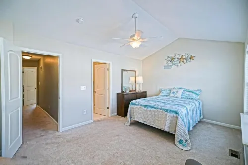 Pristine 4BR/3.5BA, Pool, Walk/bike to shops/beach