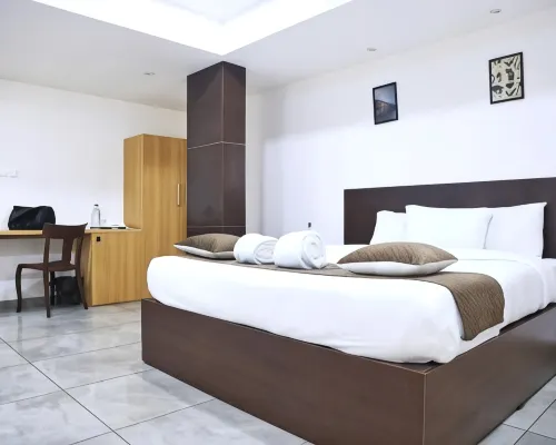 Reach Inn Hotels near Subhash Park