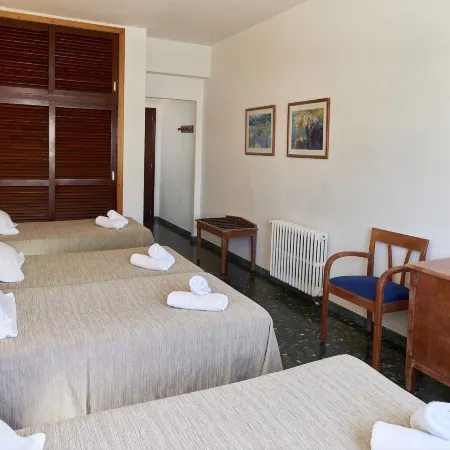 Hostal Illes Pitiüses