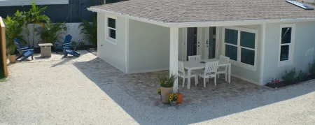 Cottage-by-The-Sea - Cozy Retreat Just Steps from the Sand! Отели в г. Ормонд-Бай-Те-Си