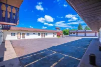 Silver Street Motel by OYO - parking
