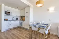 APARTMENT IN CALA MILLOR, Modern, DIRECTLY ON THE BEACH, SEAVIEW, Wifi Incl, up to 4 pers.