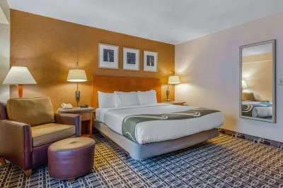 Quality Inn Savannah Historic District Hotels near City Market