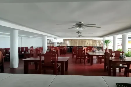 Palm Grove Saud Holiday Complex Hotel