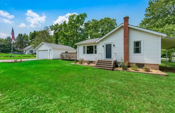 步行至湖邊 - 舒適的兩卧室度假屋