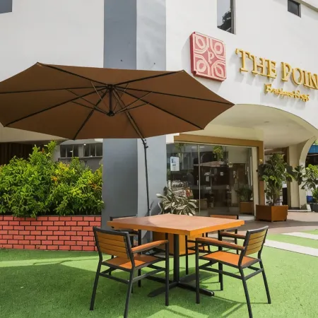 The Point Boutique Hotel Отели рядом с достопримечательностью «Торговый центр Перлинг»
