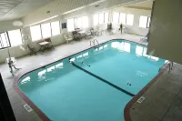 Greenlight Inn & Suites St James - Pools