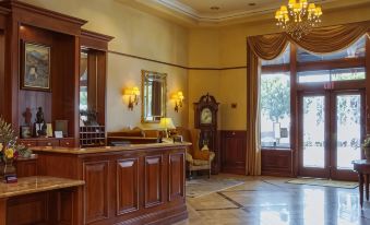 Carlton Hotel