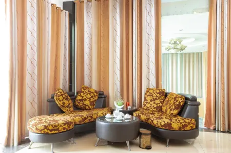 Sao Viet Hotel Отели рядом с достопримечательностью «Phong Phan Pagoda»