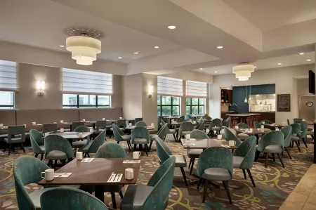 Hilton Garden Inn Worcester Отели рядом с достопримечательностью «Lambda Chi Alpha»