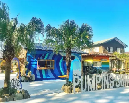 Tabist Guest house Pumping Surf 日向市のホテル