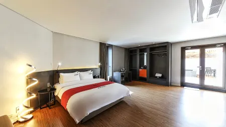 Daeseonggwan Hot Spring Hotel Отели рядом с достопримечательностью «Пусанский университет иностранных языков»