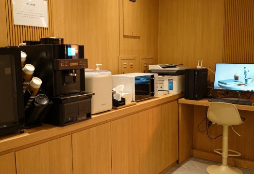 사천 웨이브 호텔의 깔끔한 객실 인테리어