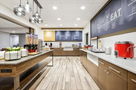 Hampton Inn by Hilton Fort Myers Downtown Отели в г. Форт Майерс