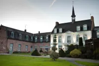 Logis - Hostellerie Saint-Louis & Restaurant Pauze Herzeele 호텔