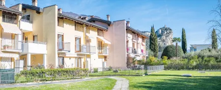 Arcolovers, apartment with terrace and parking