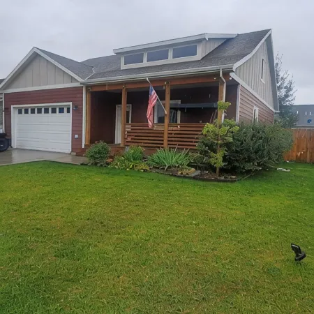 Spacious and Comfortable minutes to BZN airport, close to downtown Bozeman!