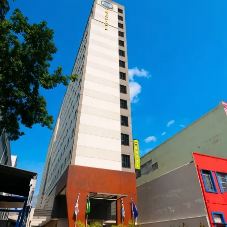 B&B Hotel São Paulo Luz - Centro Отели рядом с достопримечательностью «Площадь Патиу-ду-Колежиу»