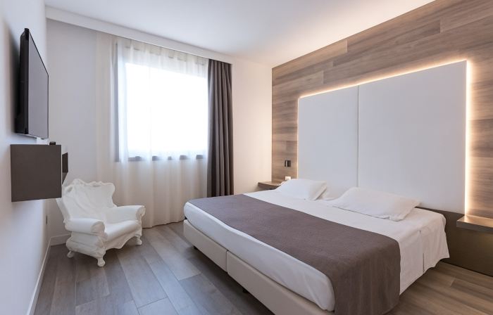City Hotel & Suites