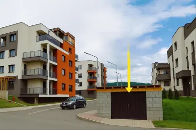 Charming 2-bedroom apartment with AC, WiFi in enchanting Livezeni โรงแรมใน