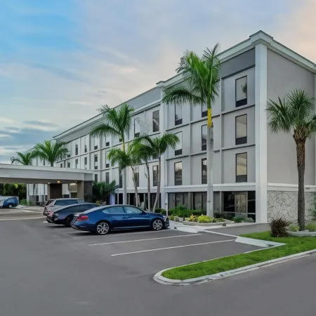 Comfort Inn & Suites St Pete - Clearwater International Airport