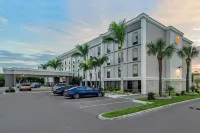 Comfort Inn & Suites St Pete - Clearwater International Airport - Parkering