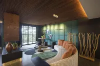 Pinot Hotel - parking