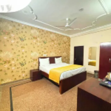 เดอะ มันธาน สเตย์ส