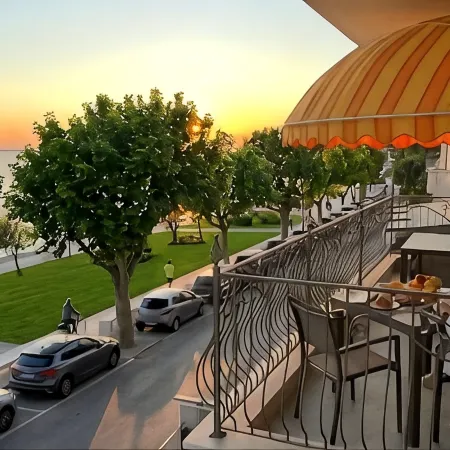 BeachfrontGrado Seaview Apartment & Parking Costa Azzurra
