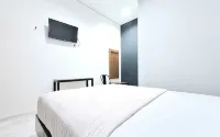 Tentram Guesthouse near Amikom Mitra RedDoorz - 2-Star