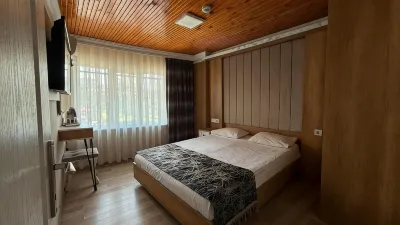 โรงแรม คิวเดน โรงแรมใกล้เยนีจามิ