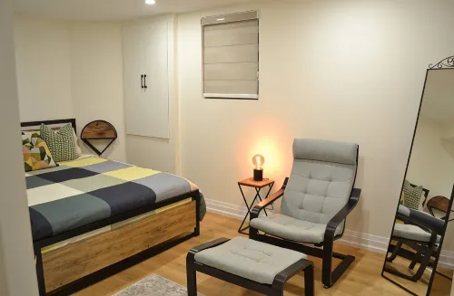 Modern 2-Bed Basement Retreat! - Bungalows