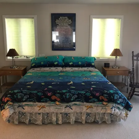 Charming WeeHaus with WiFi and AC at Lake Santeetlah close to Tail of the Dragon