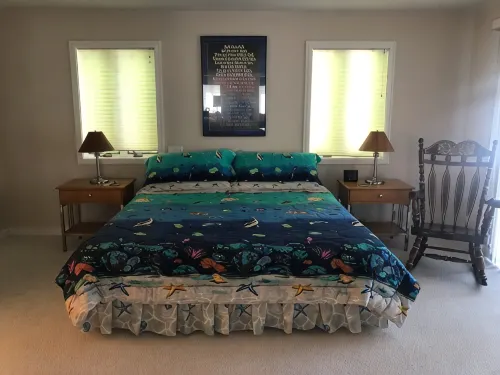 Charming WeeHaus with WiFi and AC at Lake Santeetlah close to Tail of the Dragon