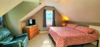 Entire Rustic Farmhouse minutes from Jay Peak