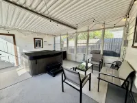 Modern Bungalow • Hot Tub, Sauna • Near Downtown - Homestays