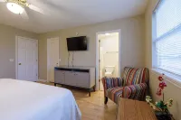 Cozy Retreat: 3/2 house with deck - 2-Sterne
