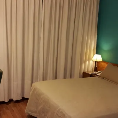 Hotel Avenida Отели рядом с достопримечательностью «Станция метро Catedral»