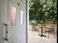 Avantis Suites Hotel