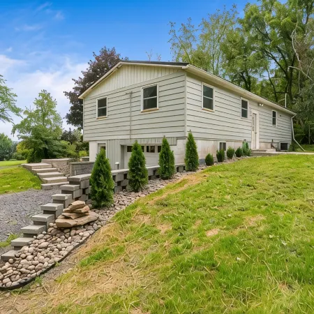 3-bedroom cottage with private dock on Cayuga lake