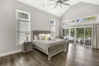 Broadwater Cove 7 BDRM, 5 BTHRM, 7,000 sq ft, Amazing lake View - 4-Star