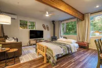 Cozy River Cabin - Sleeps 12 - Hot Tub - EV - Trails & Stevens Pass Nearby