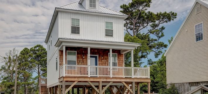 Large home sitting on the marshlands with all your beach vacation needs! Hotels in Pender County