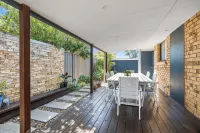 Pets welcome, family friendly home. 5 minute drive to beaches. - 4 stelle