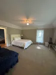 GREAT FOR FAMILIES! 3 MINUTE WALK TO MAIN STREET & 1 MILE FROM WINDHAM SKI MT.