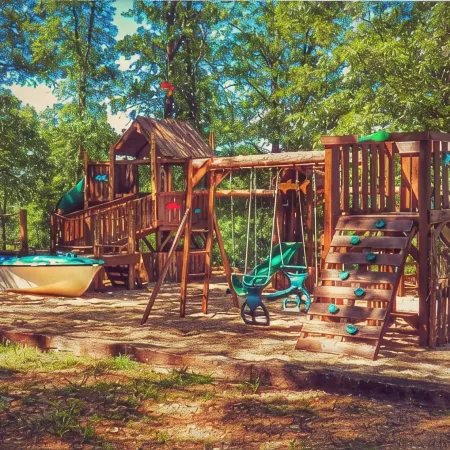 Deer Run Cabin - Private Hot tub, Loft / Game Room, 1 Mile to Thunder Ridge