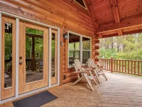 Christine's Chalet Cabin at Trickle Creek Hôtels à : Marion Township