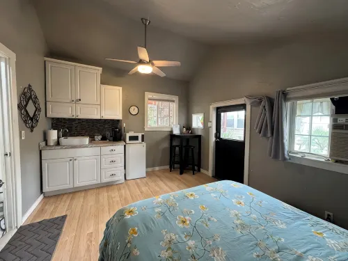 Quiet Petite Garden Retreat - Wifi